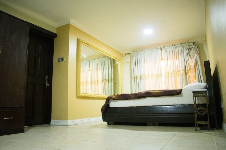 2 Bedrooms Apartment