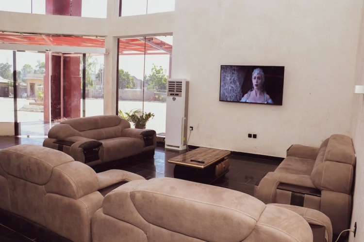 King Daken Diplomatic Suites