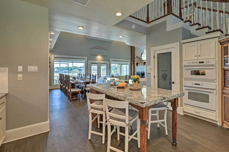 4 Bedrooms Cottage