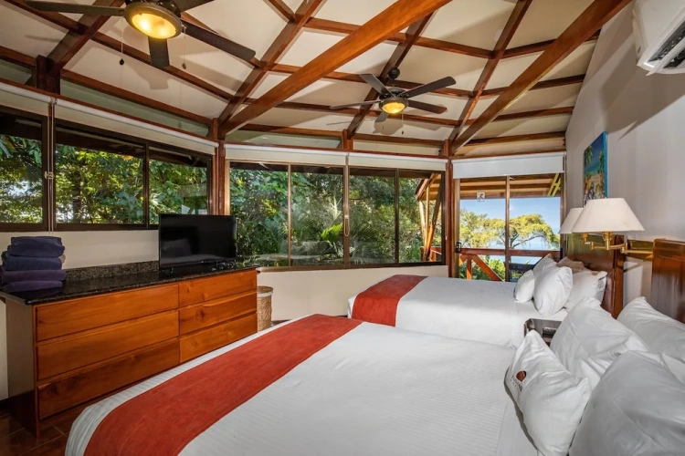 Bungalow with balcony