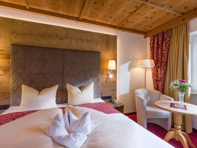 Classic Double room with balcony and with mountain view