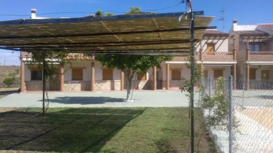 4 Bedrooms Apartment
