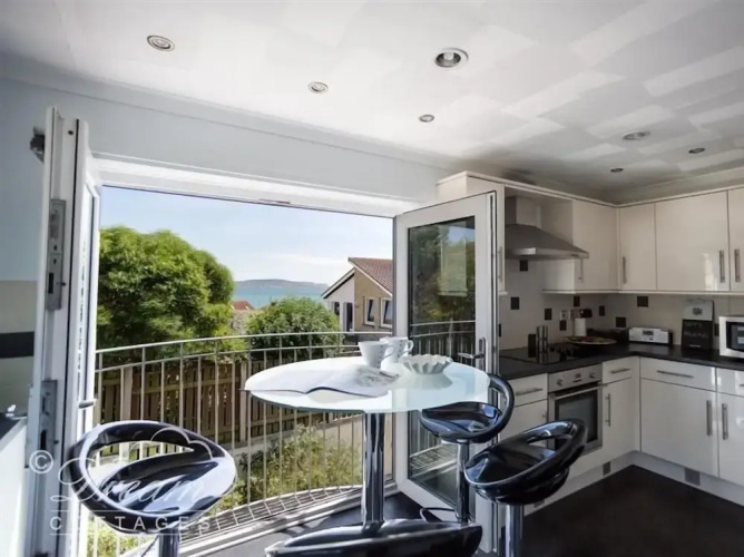Bowleaze View