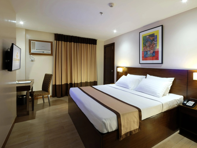 Golden Prince Hotel and Suites