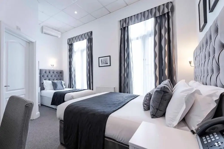 Classic Triple room with balcony