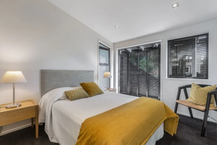Taonga with panoramic sea views