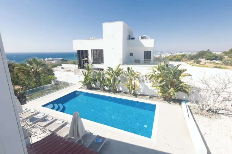 4 Bedrooms Villa with ocean view