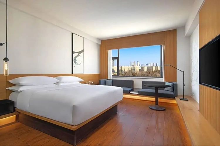 Standard Quadruple room with city view