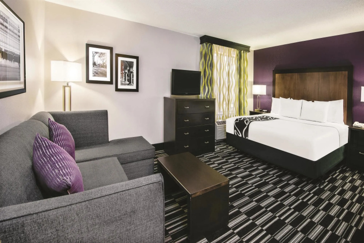 La Quinta Inn and Suites Woodlands South