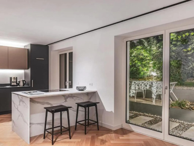 Modern flat in Merano with outdoor shower