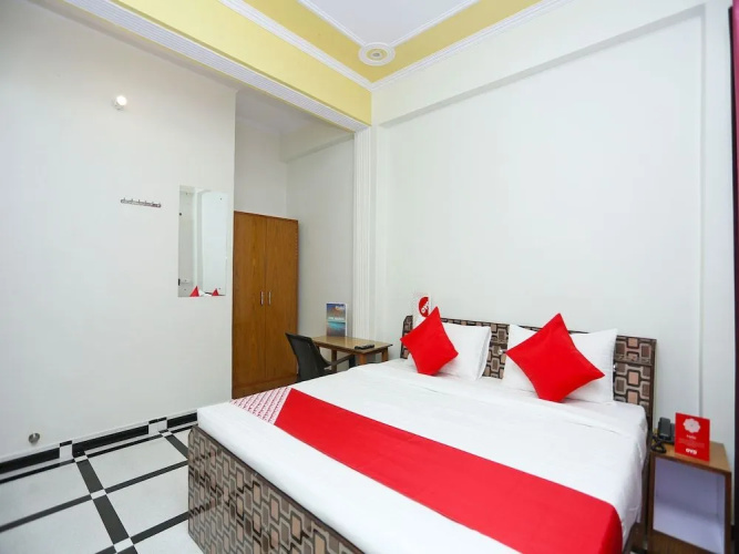 OYO 17011 Hotel Kiran