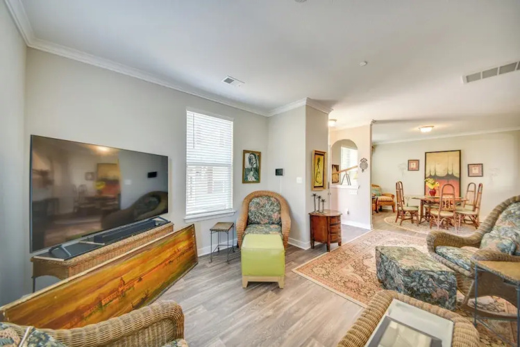 Hampton Condo: By Convention Center & Coliseum!