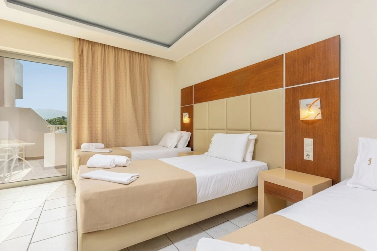 Standard Triple room with balcony