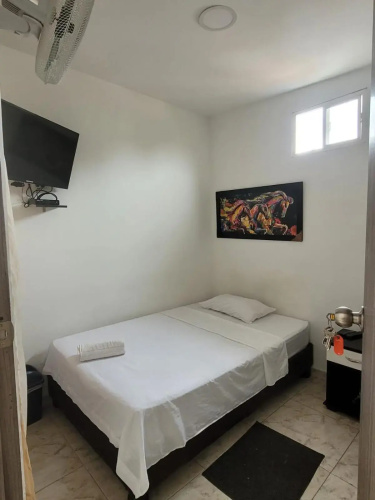 Hostal S Y S