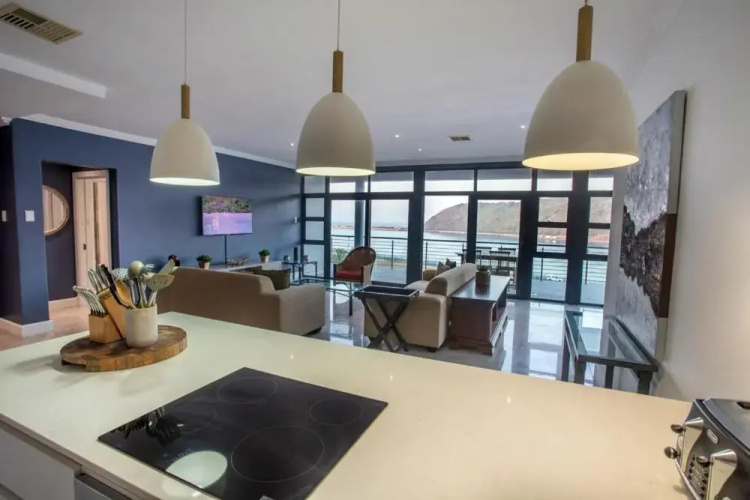 uSHAKA WATERFRONT - PALATIAL PRIVATE PENTHOUSE