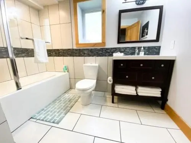 Journey's End - 2 bed 1 bath Suite