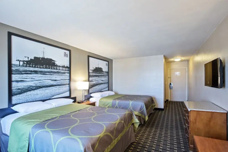 Super 8 Westminster Ca/Huntington Beach Area