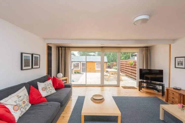 4guests-2br-privategarden-freeparking