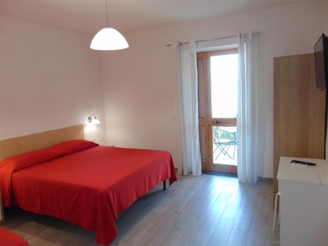 Standard Triple room with sea view