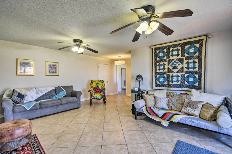 Spacious Chesapeake Home w/ Pool Table!