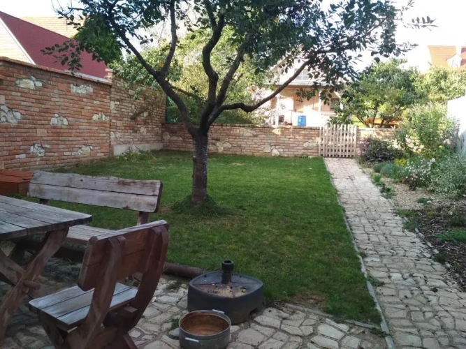 2 Bedrooms Cottage
