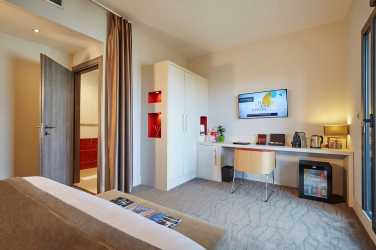 Kyriad Prestige Lyon Est - Saint Priest Eurexpo Hotel and Spa