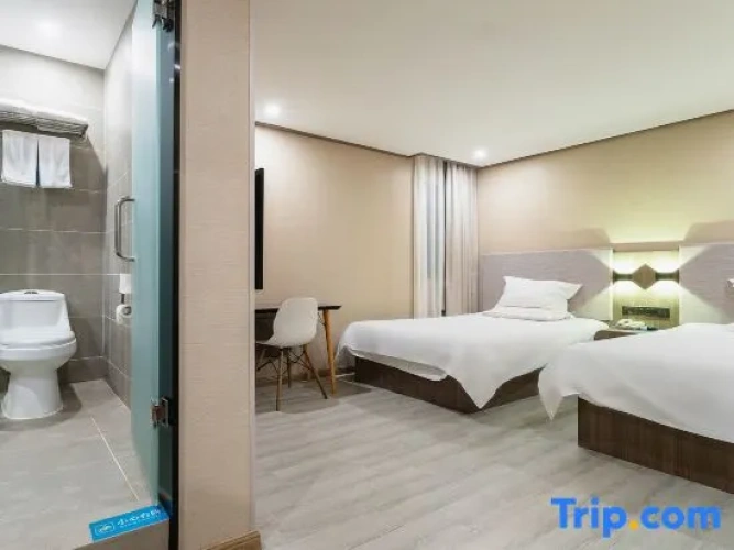 Superior Double room with street view