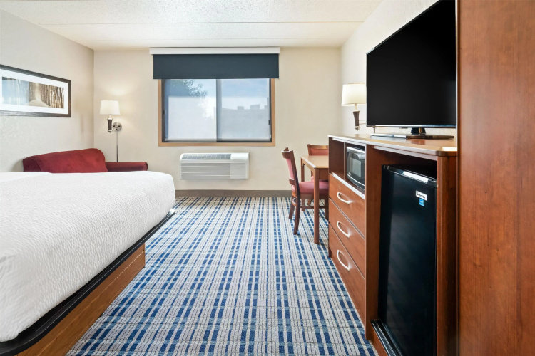 AmericInn by Wyndham Dickinson