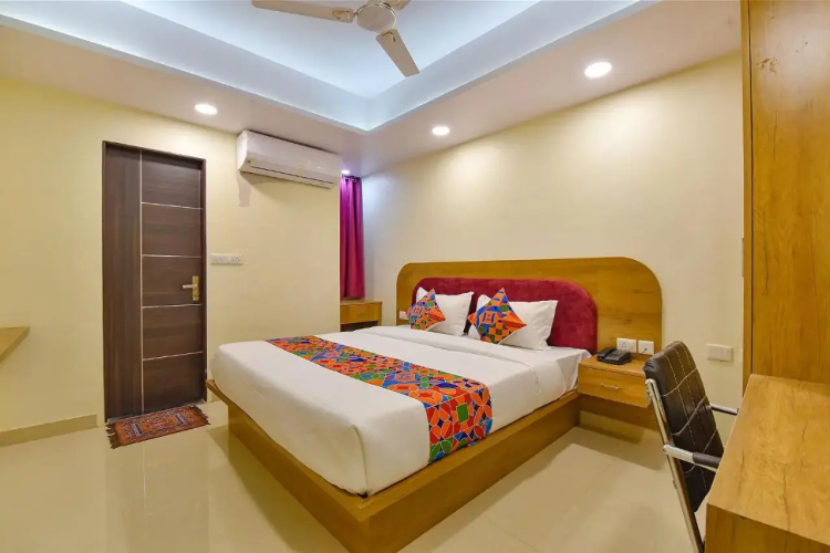 FabHotel Pink City