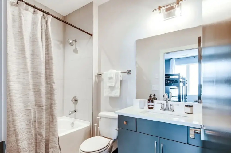 Elvis-themed 13 Beds Rooftop City Views
