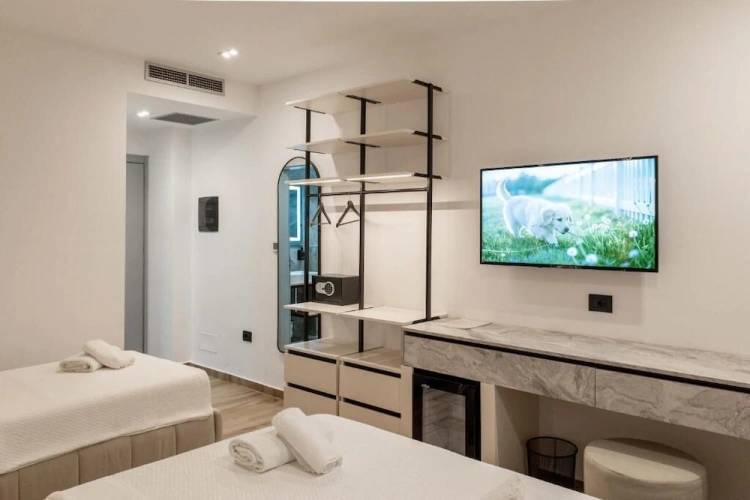 Deluxe Triple Basement room with balcony