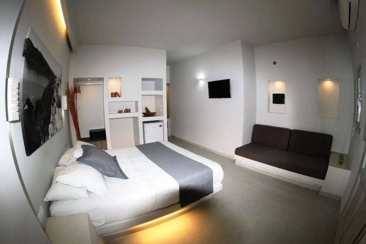 Sea La Vie Beachfront Suites