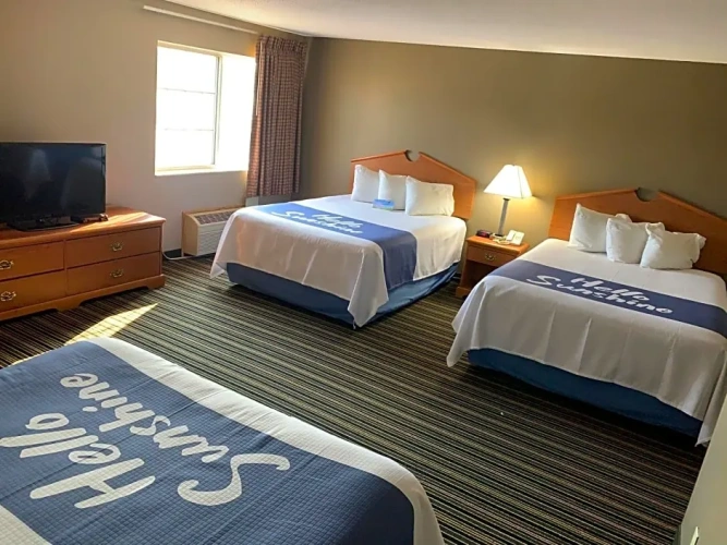 Deluxe Sextuple Suite