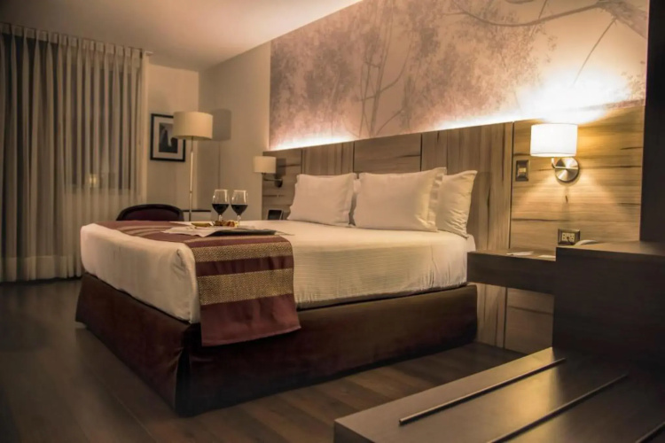 Aku Hotels