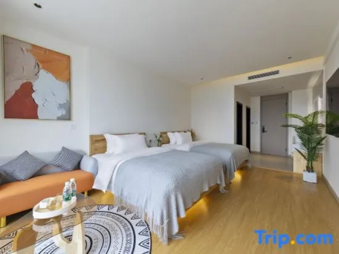 Standard Twin room with balcony