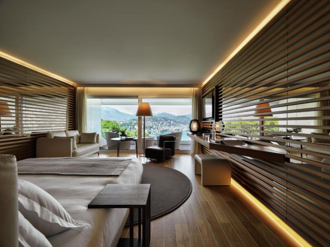Junior Suite with balcony and with lake view