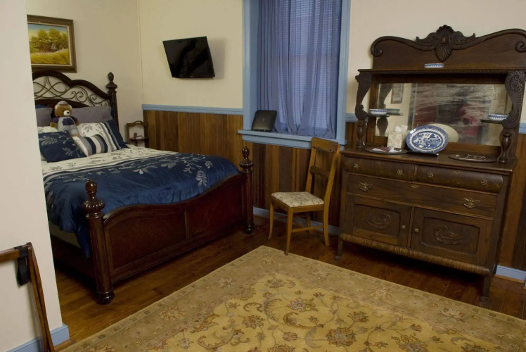 The Tinder Guest House
