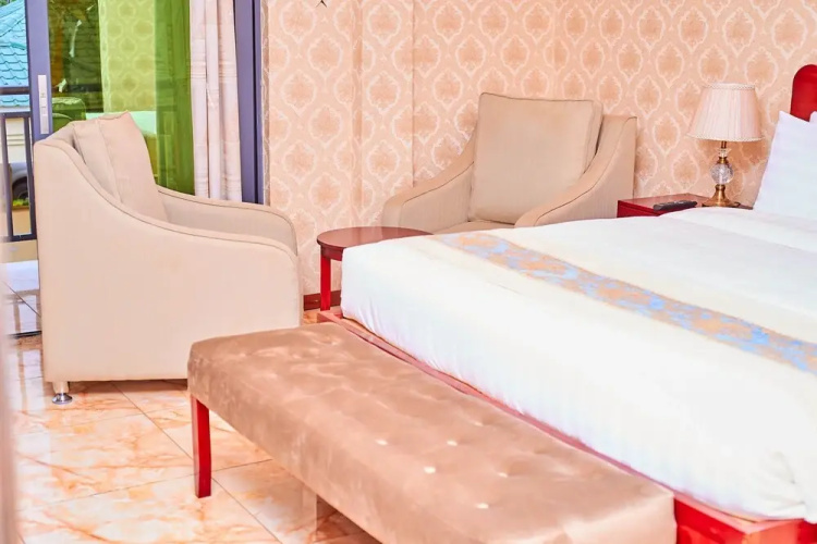 white Palace Hotel