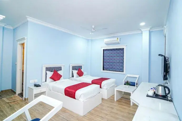 Fabhotel Prime Manor