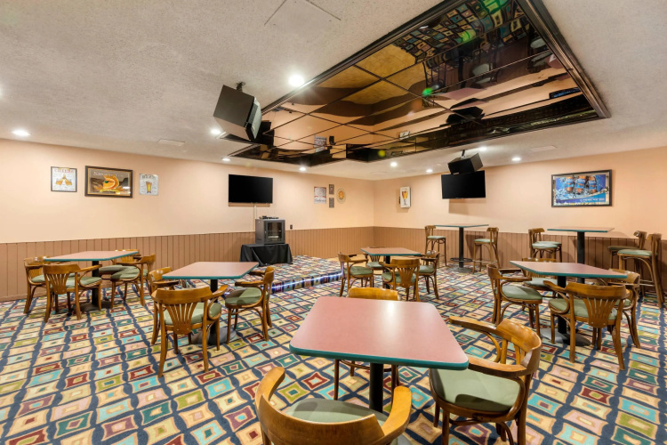 Clarion Hotel Anaheim Resort photo 27