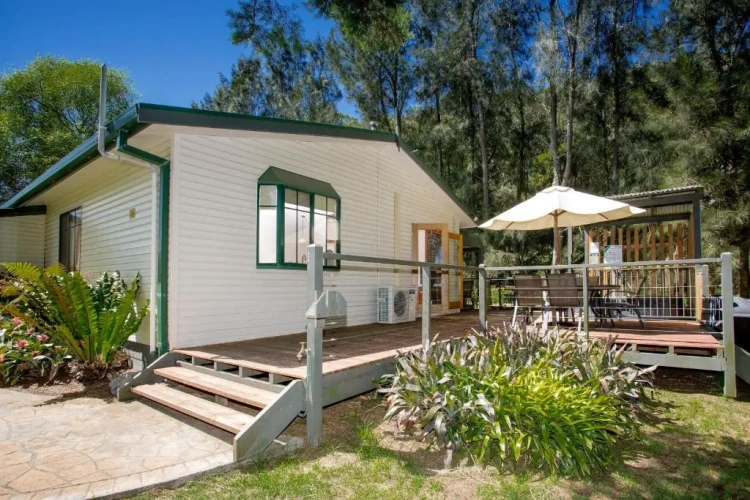 4 Bedrooms Cottage