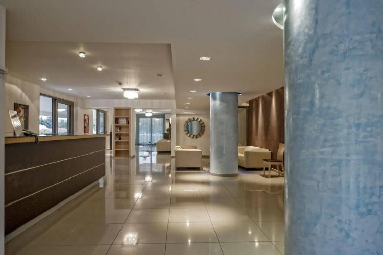 Lagomandra Beach & Suites