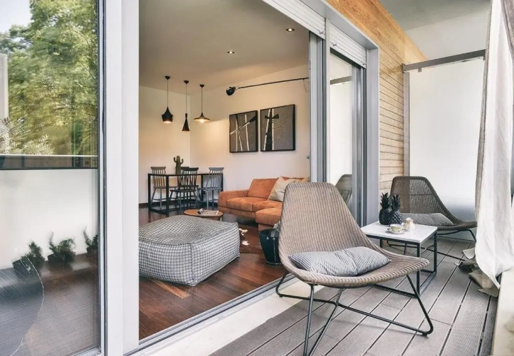 3 Bedrooms Apartment