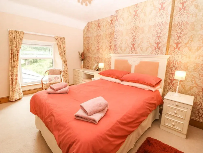 Dinas Farmhouse Annex