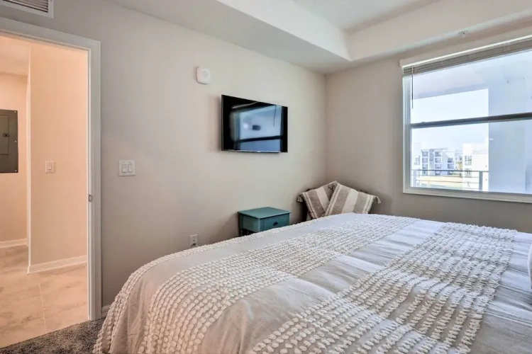 2 Bedrooms Apartment