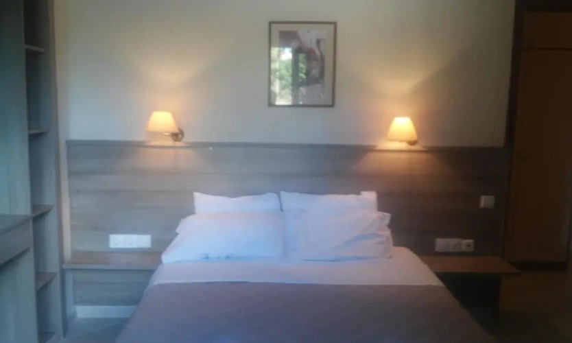 Standard Quintuple room with pool view