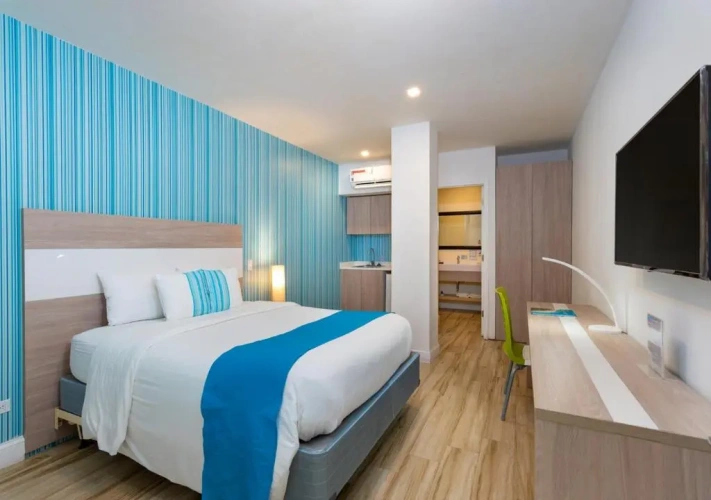 Standard Quadruple room with view