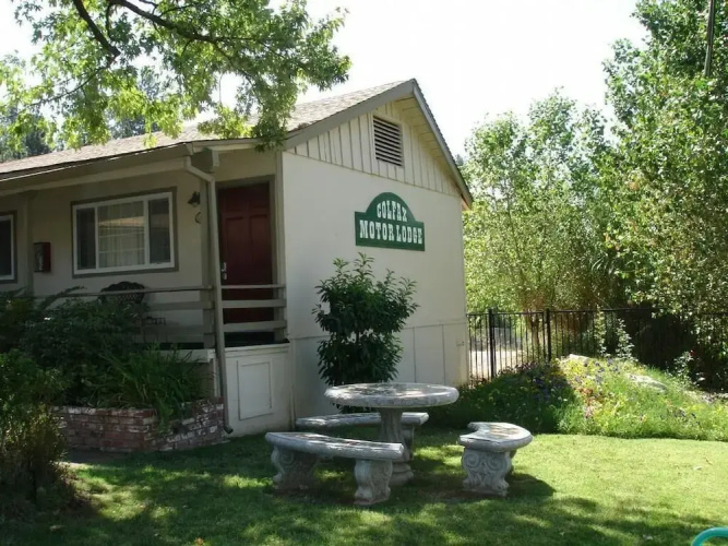 Colfax Motorlodge