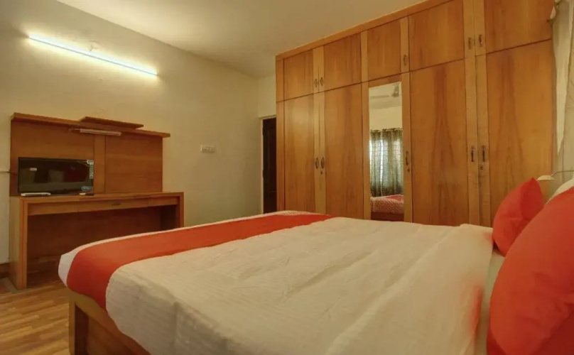 OYO 24935 Aiwan E Ashraf Suites