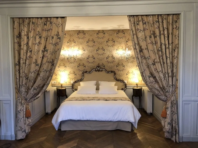 Luxury Suite